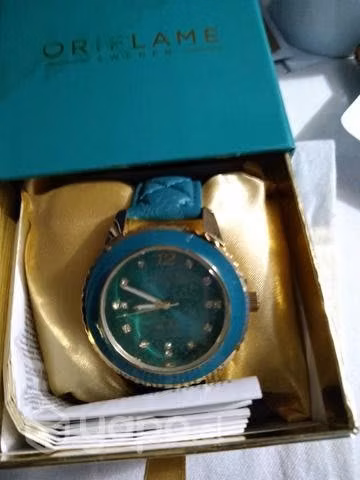 Reloj Oriflame con clistales Swarovsky