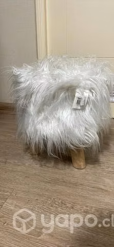 Puff peludo blanco