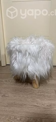 Puff peludo blanco