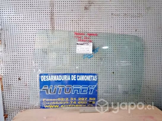 Vidrio puerta trasero izq alternativo Toyota Hilux