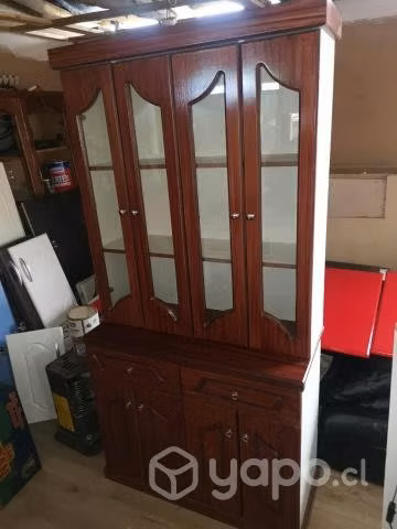 Mueble vitrina recién fabricado