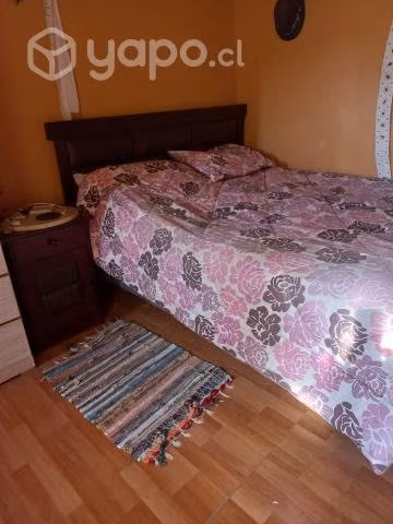 Cama 2 plazas con 2 veladores sin colchon