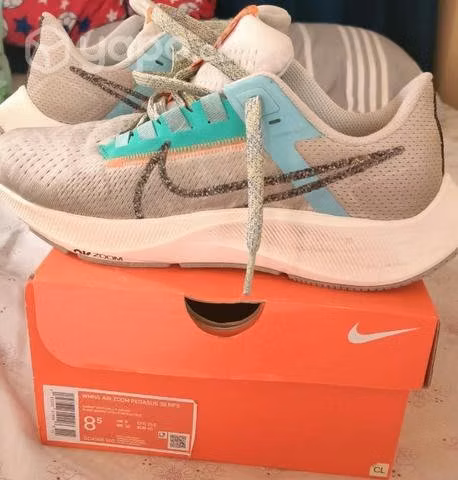 Zapatillas casi nuevas