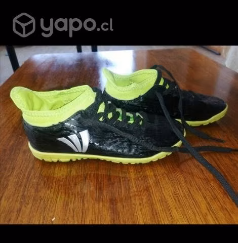 Zapatillas como de beby fútbol