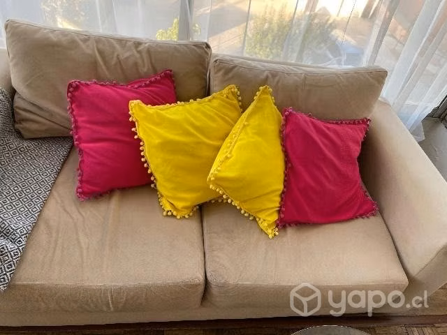 sillón con almohadas