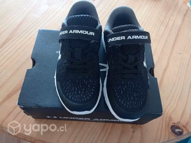 Zapatillas under armour negra nueva 28