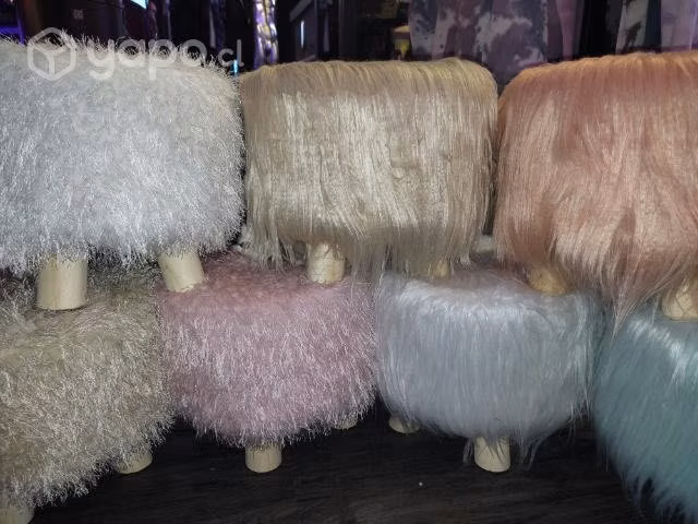 Taburetes de pelo largo y corto en varios colores