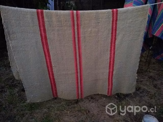 Antiguo pontro (frazada) a telar. mapuche