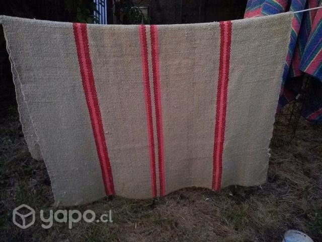Antiguo pontro (frazada) a telar. mapuche