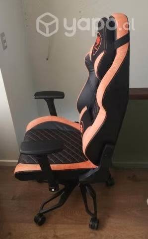 Silla gamer cougar titan pro
