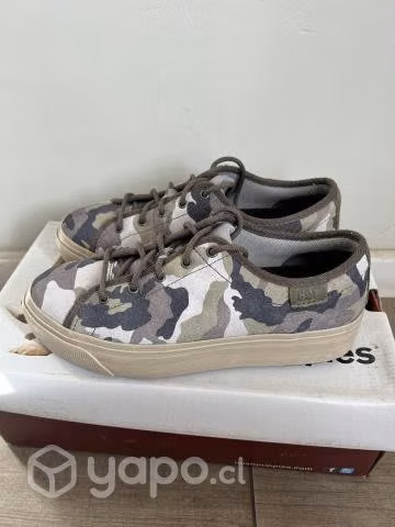 Zapatillas CAT estilo militar