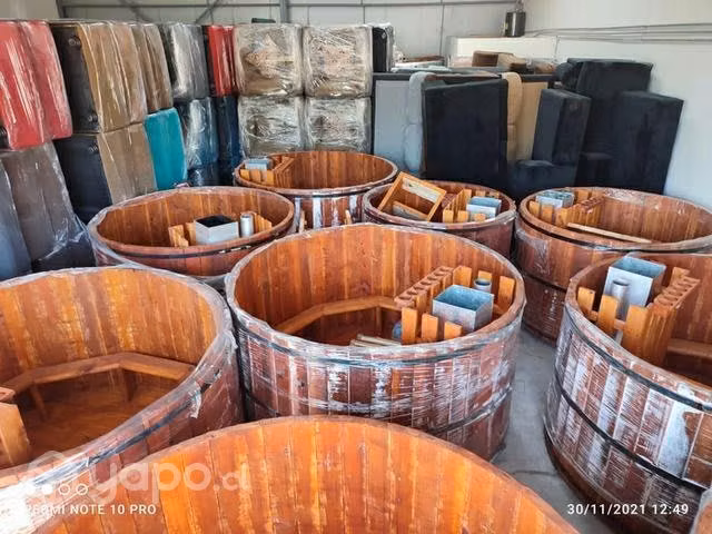 Tinajas de madera embaladas nuevas