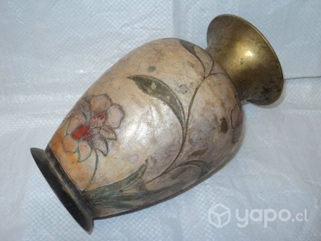 Florero Antiguo Y Pesado De Bronce Decorado - Imagen 5