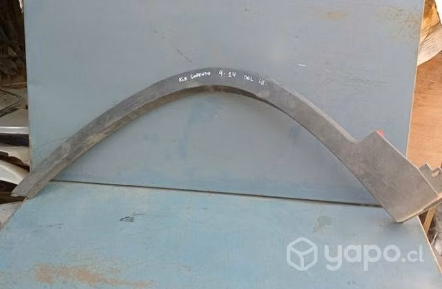 Moldura de tapabarro Kia Sorento 2009-14 del. LH