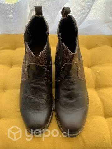 Botines café de cuero 37 nuevos sin uso