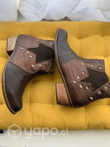 Botines café de cuero 37 nuevos sin uso
