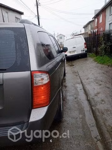 Kia Grand Carnival 2011