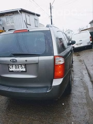 Kia Grand Carnival 2011