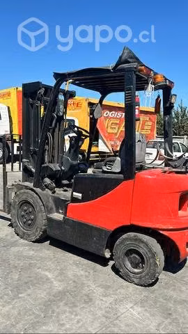 Grúa horquilla Doosan más volteador 360grados.
