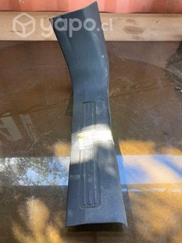 Moldura cubre zocalo del izq Ford Explorer 2013