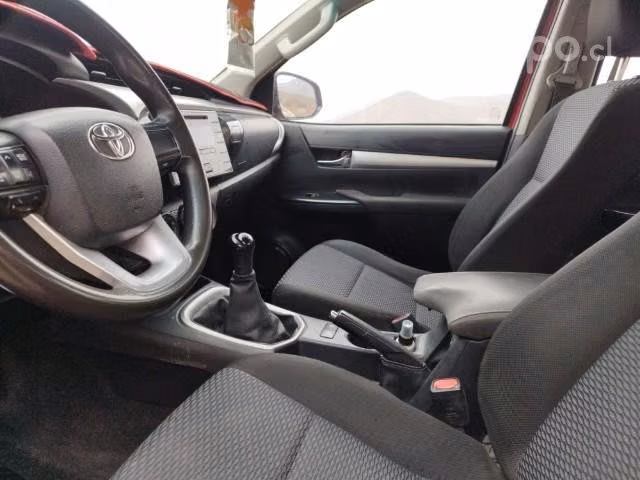 Camioneta Toyota hilux 4x2