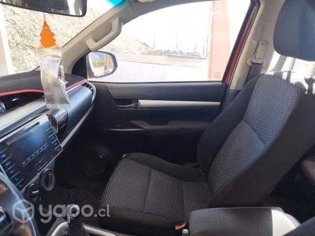 Camioneta Toyota hilux 4x2