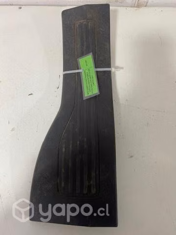 Tapiz cubre zocalo tras der Ford Explorer 3.5 2015