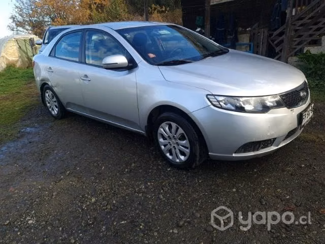 Se vende kia cerato 2013