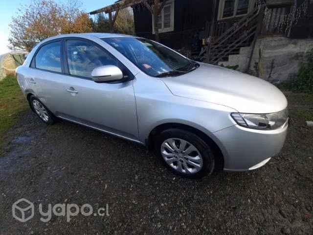 Se vende kia cerato 2013