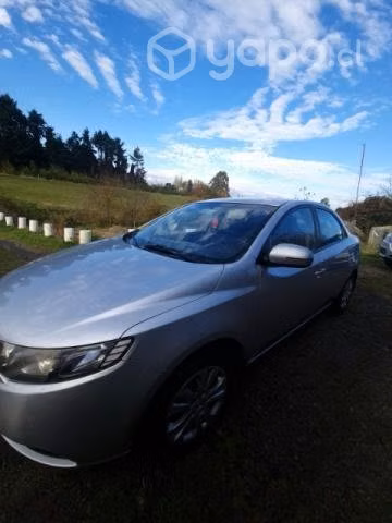 Se vende kia cerato 2013