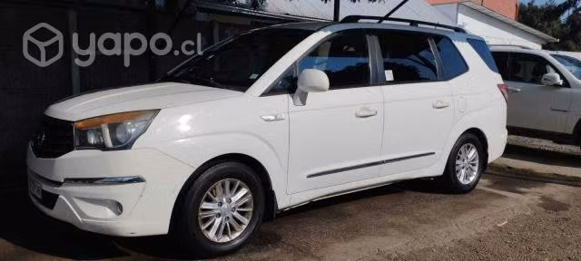 Ssangyong stavic 2013