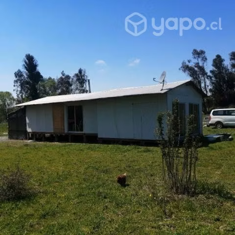 Se vende media hectárea con casa