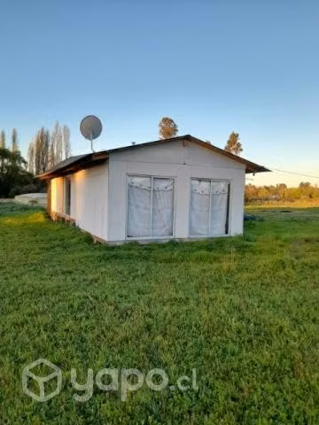 Se vende media hectárea con casa