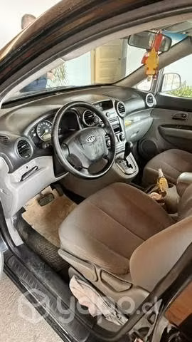 Kia carens 2011