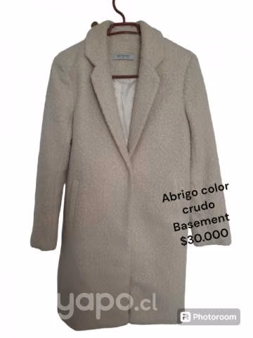 Hermoso abrigo en color crudo