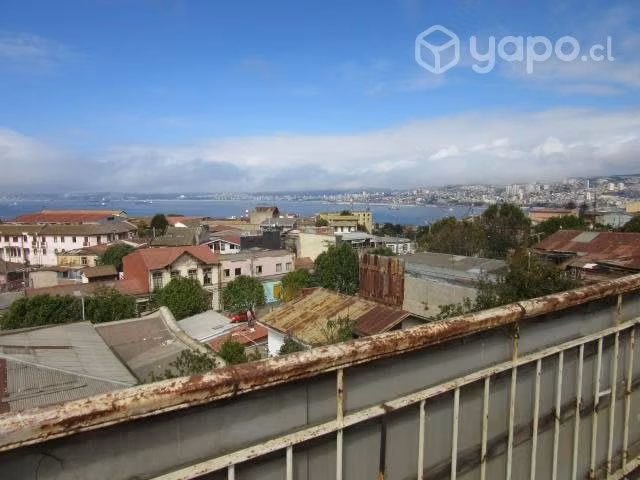 Casona de 2 pisos a pasos avenida Playa Ancha