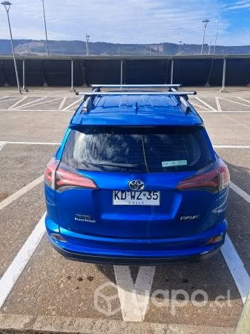 Se vende toyota rav4 2018 conversable