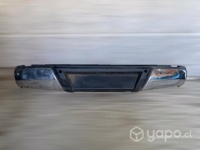 Parachoque trasero nissan np