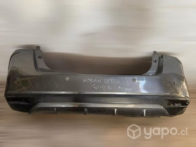 Parachoque trasero nissan versa 2020-2023