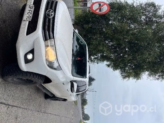Vendo toyota Hilux por Revicion
