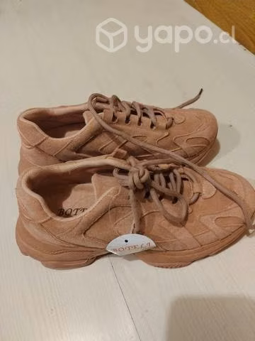 Zapatillas nuevas rosadas número 38