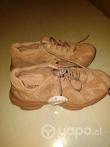 Zapatillas nuevas rosadas número 38