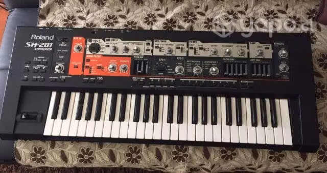 Sintetizador Análogo Roland SH-201