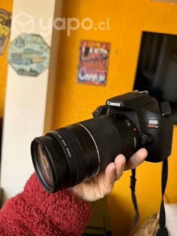 Cámara canon EOS RebelT7 con todos sus accesorios