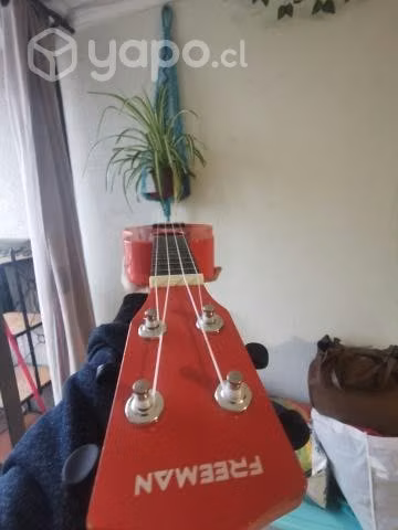 Ukelele soprano Freeman naranjo