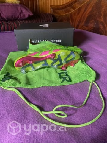 Zapato de fútbol profesional presentir