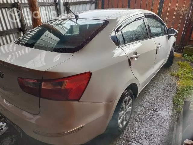 Kia motors rio 2013