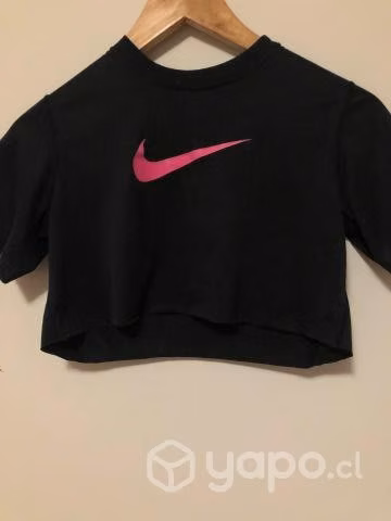 Polera crop de marca Nike original - Imagen 2