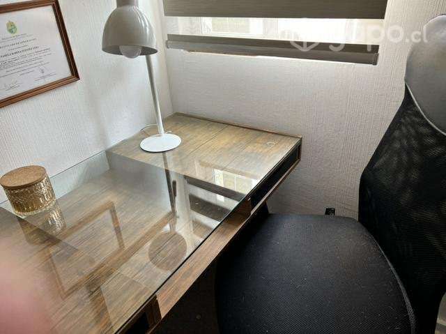 Escritorio y silla - Imagen 3