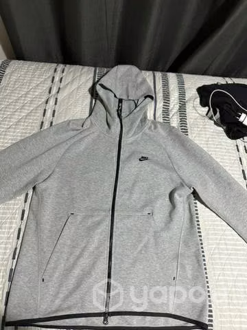 Nike tech poleron